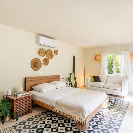 פאראדרה Naima Luxury Home, Cottage & Apartment Rentals מראה חיצוני תמונה