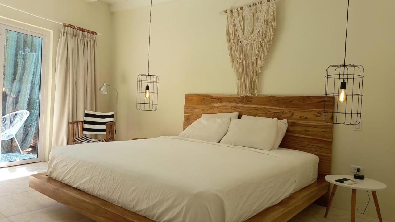 פאראדרה Naima Luxury Home, Cottage & Apartment Rentals מראה חיצוני תמונה