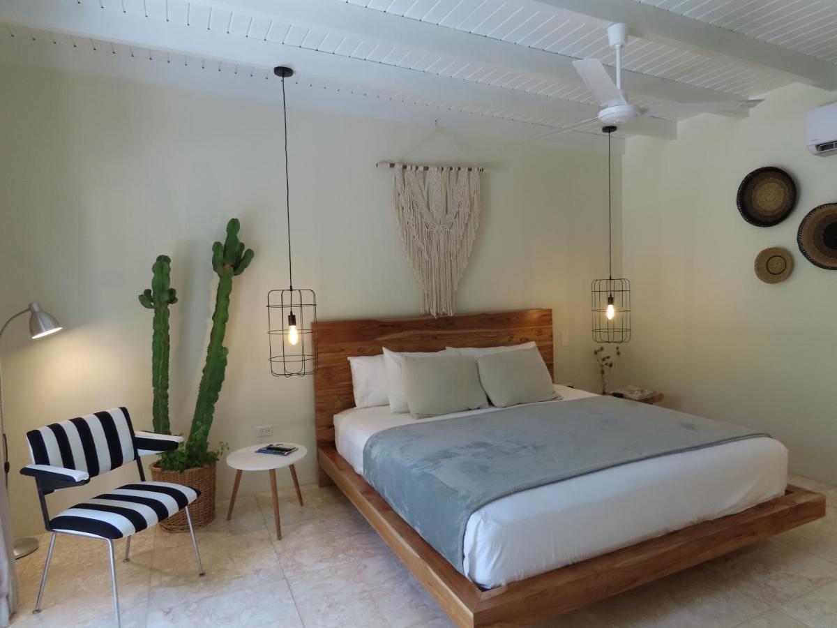 פאראדרה Naima Luxury Home, Cottage & Apartment Rentals מראה חיצוני תמונה