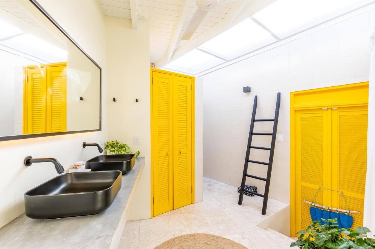 פאראדרה Naima Luxury Home, Cottage & Apartment Rentals מראה חיצוני תמונה