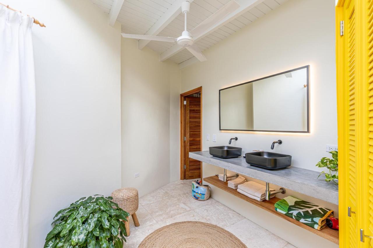 פאראדרה Naima Luxury Home, Cottage & Apartment Rentals מראה חיצוני תמונה