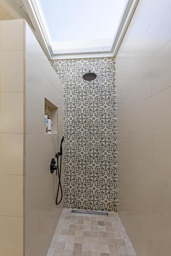 פאראדרה Naima Luxury Home, Cottage & Apartment Rentals מראה חיצוני תמונה