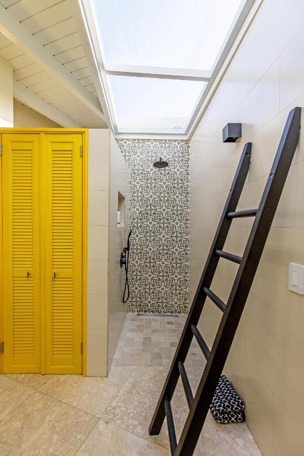 פאראדרה Naima Luxury Home, Cottage & Apartment Rentals מראה חיצוני תמונה