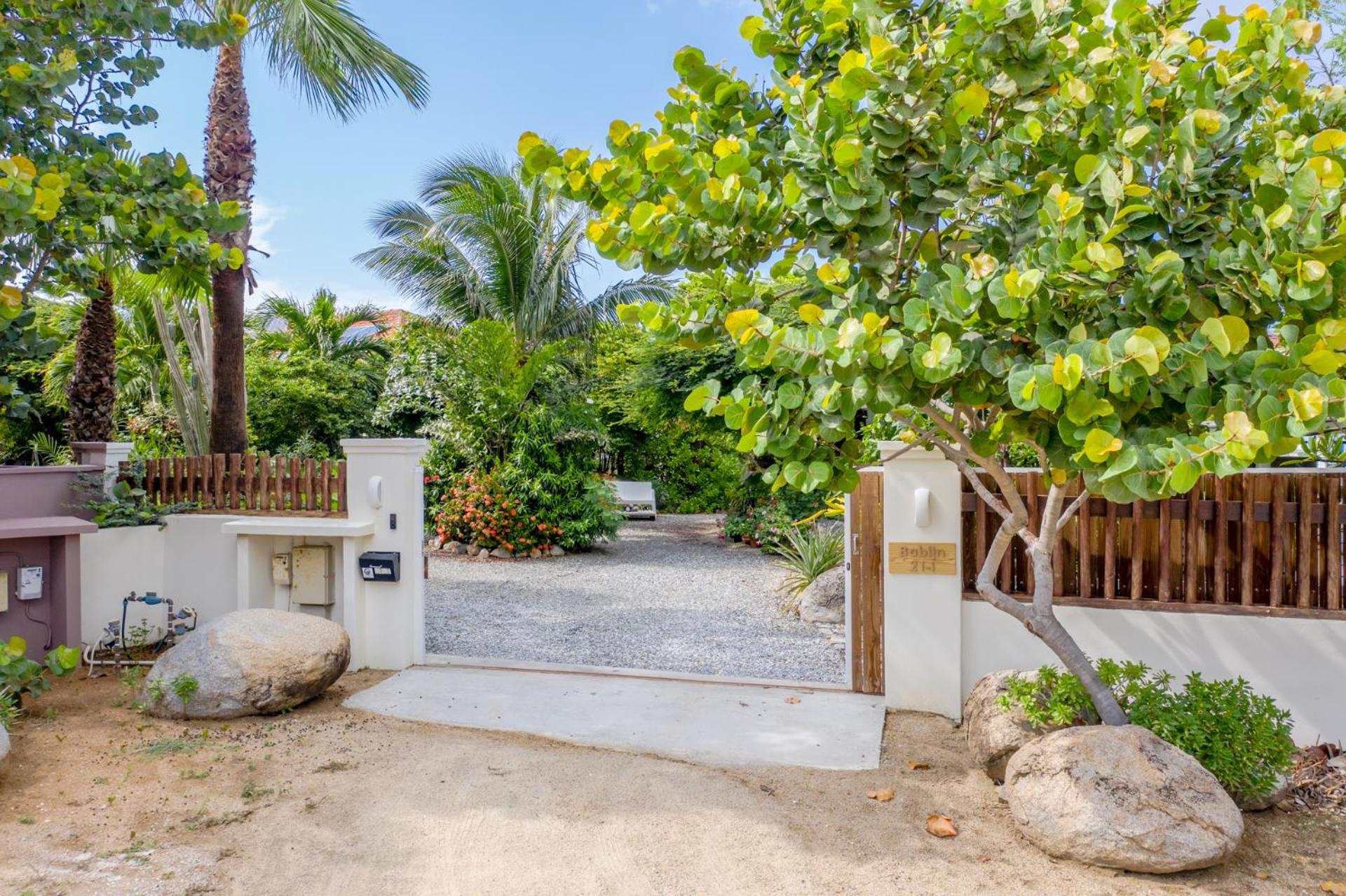 פאראדרה Naima Luxury Home, Cottage & Apartment Rentals מראה חיצוני תמונה