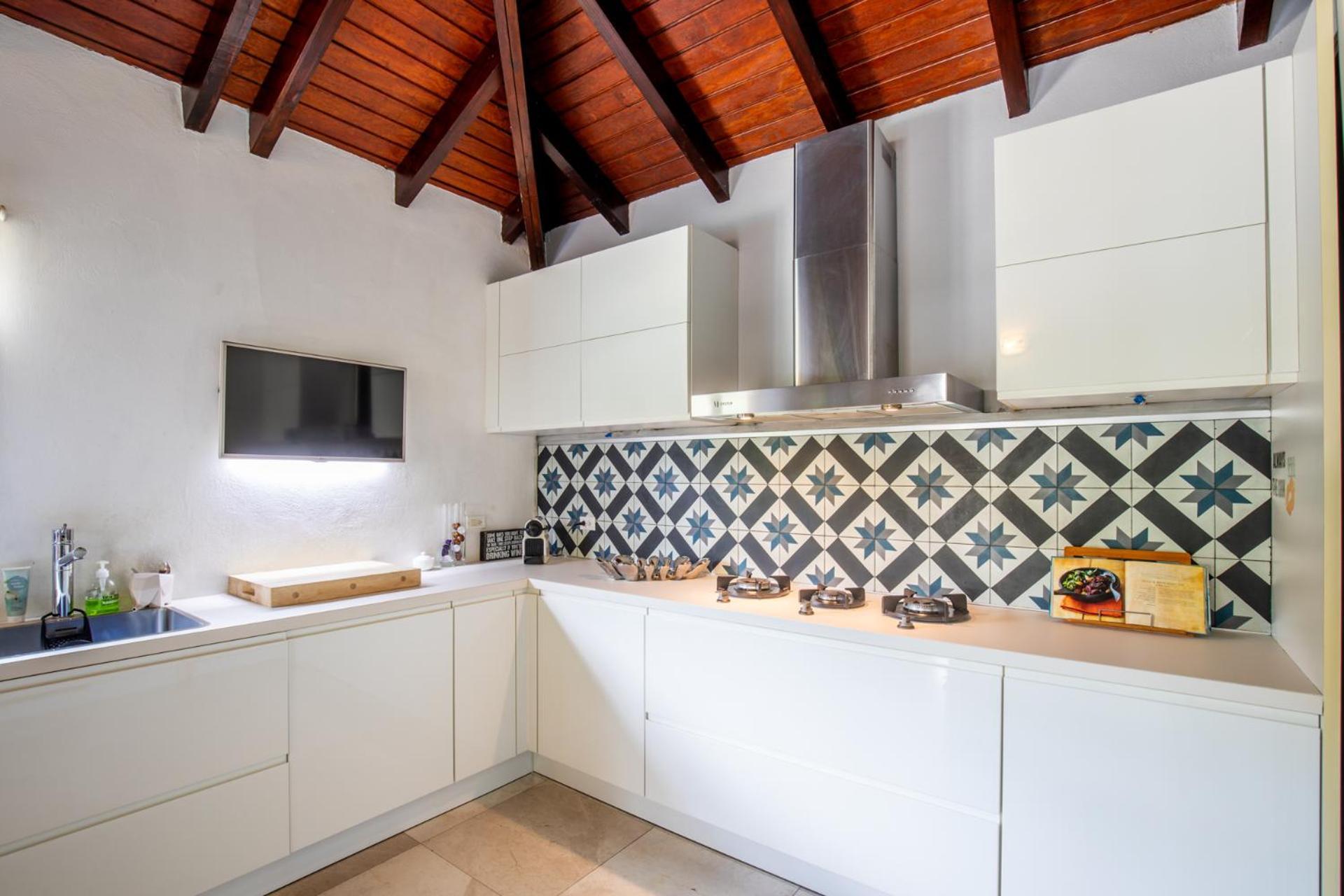 פאראדרה Naima Luxury Home, Cottage & Apartment Rentals מראה חיצוני תמונה