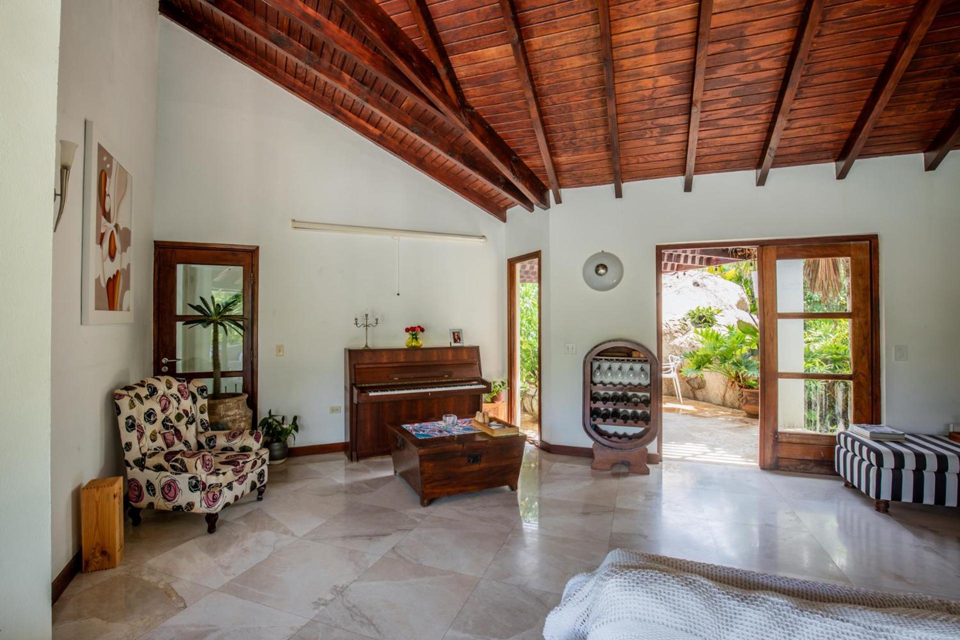 פאראדרה Naima Luxury Home, Cottage & Apartment Rentals מראה חיצוני תמונה